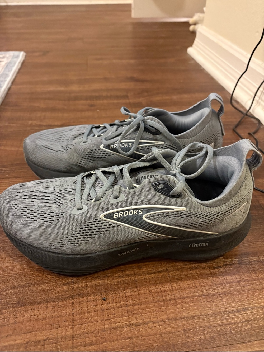 Brooks glycerin 22 mens size 9.5 running shoes grey
